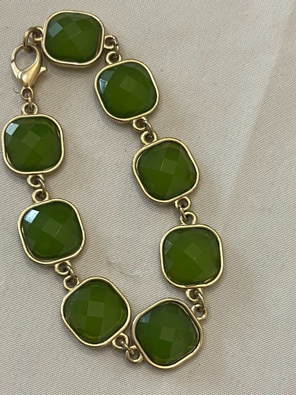 Green Faceted Glass Link Bracelet Gold Tone 6" Vintage Style